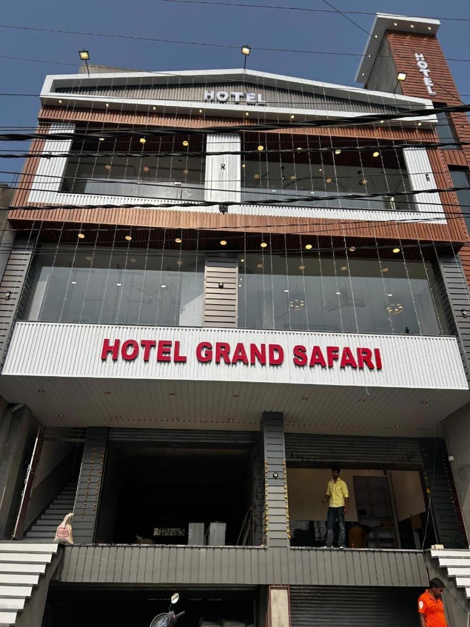 Hotel Grand Safari Kotdwāra Exterior foto